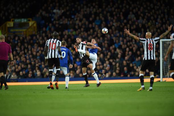 萨里对年轻 萨里对年轻